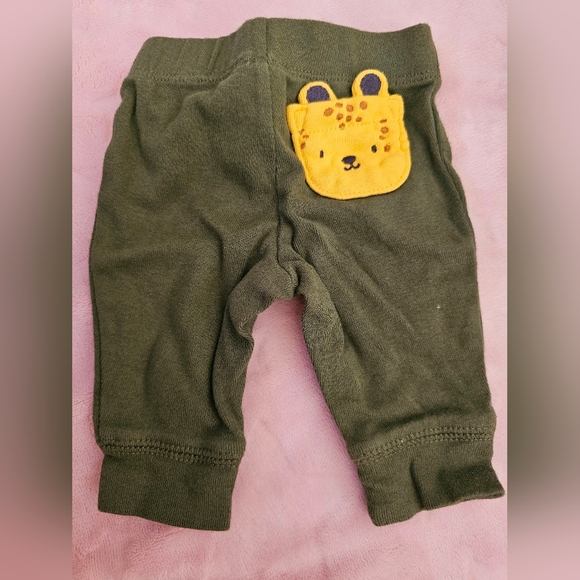 Bundle of onesies with FREE beanies and pants! - Picture 4 of 9